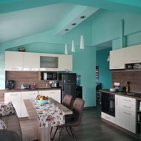 Deluxe Aquamarine Apartment