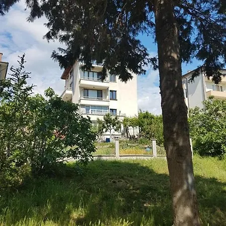 Deluxe Aquamarine Apartment